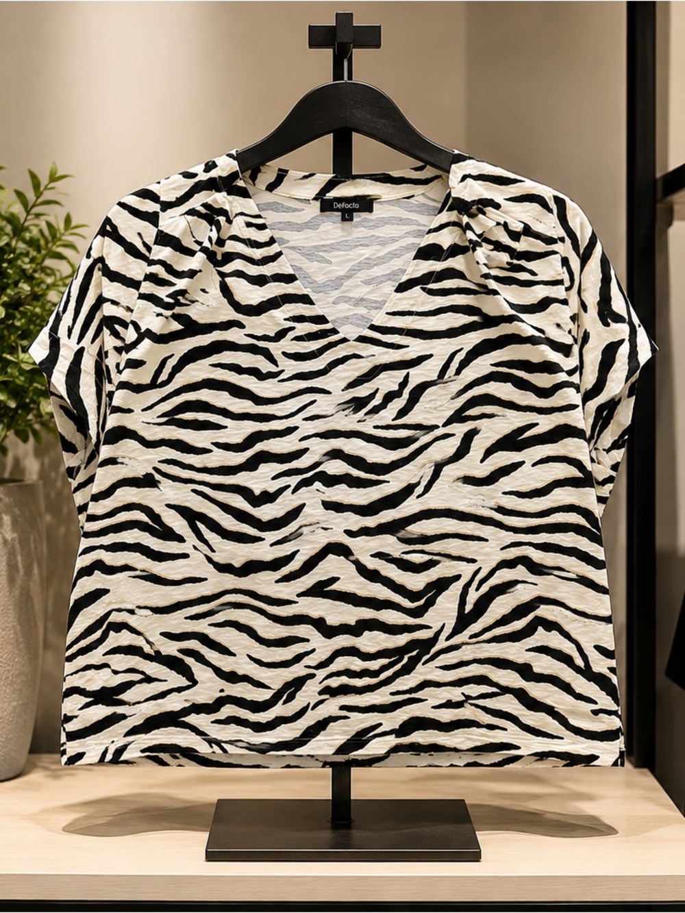 RACHEL Rachel Roy Black and White Zebra V-Neck Top